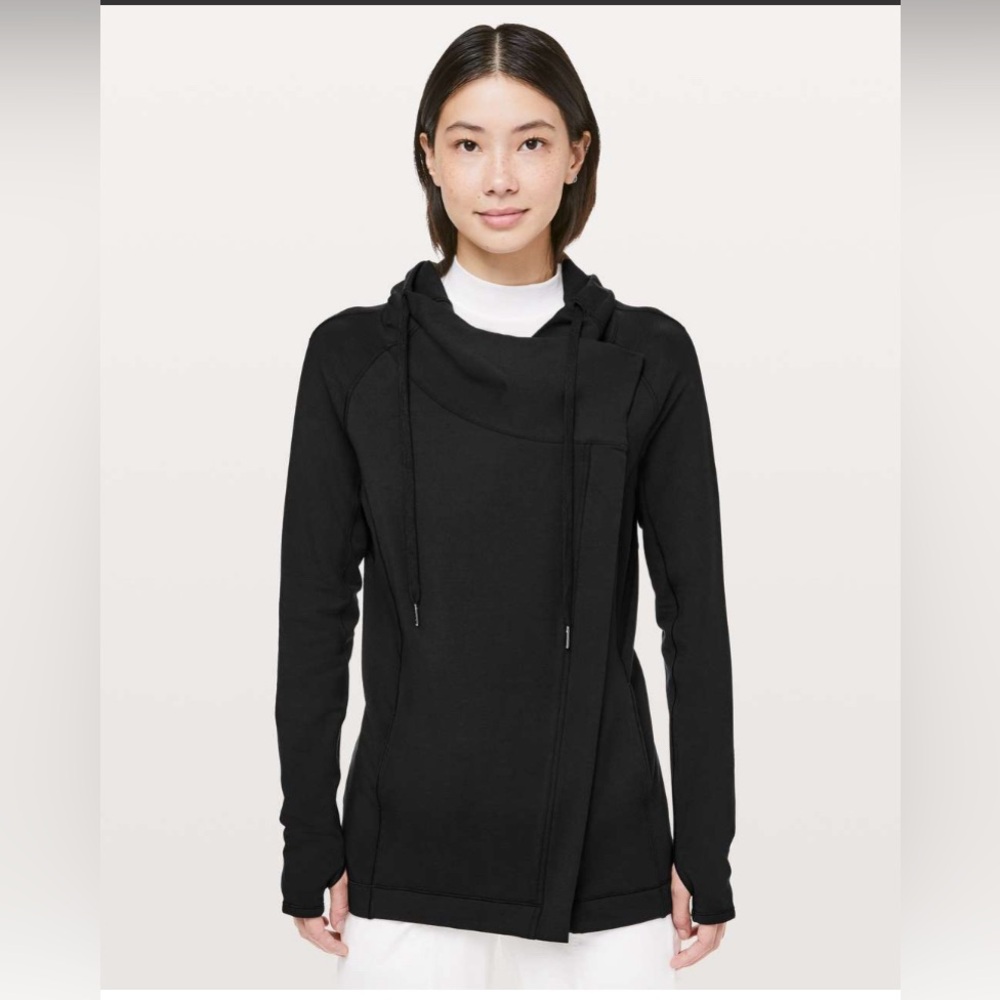 Lululemon Coast Easy Wrap in Black. Size 10